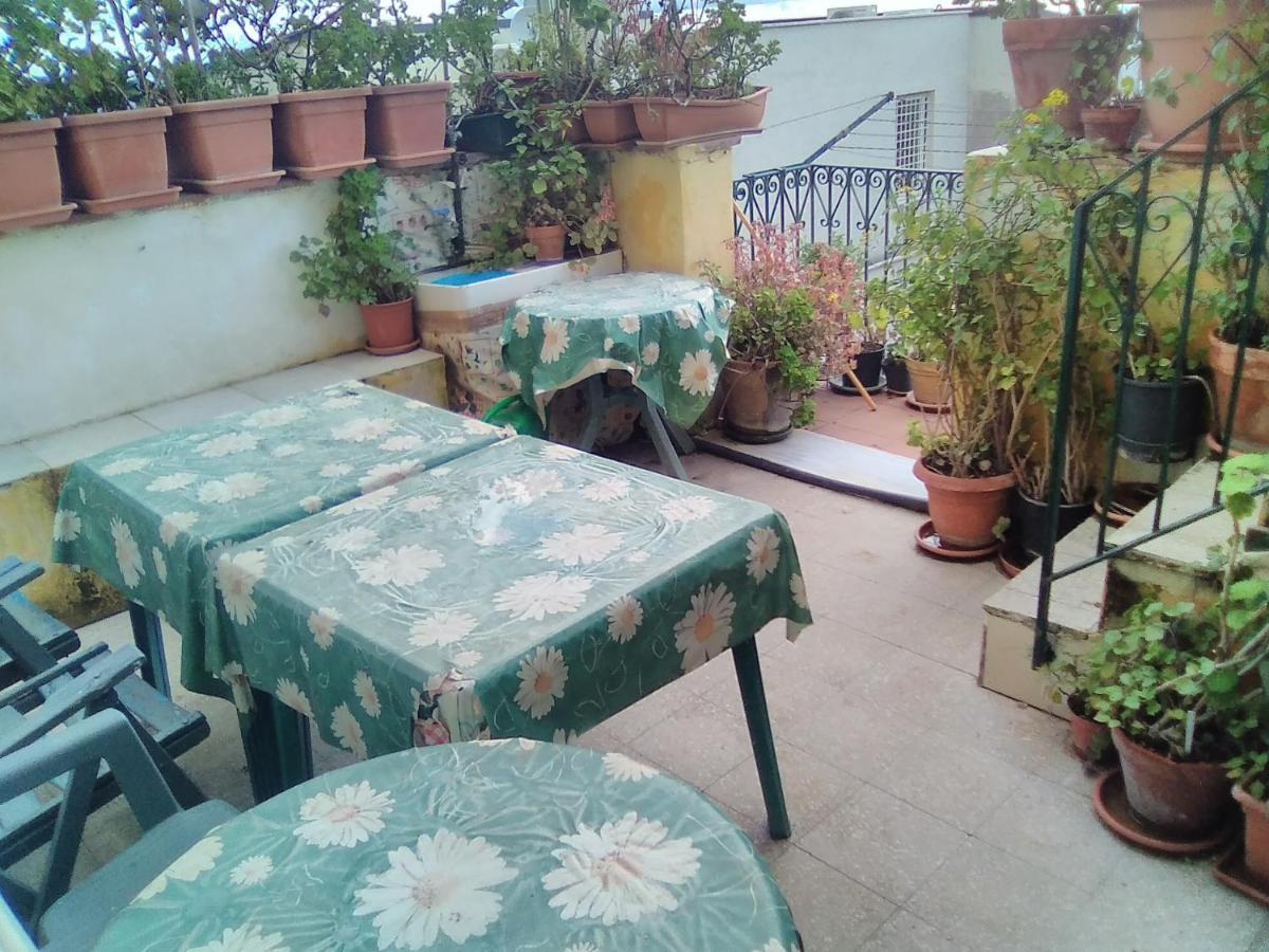 Room In Guest Room - Single Room With Shared Bathroom Taormina Eksteriør bilde