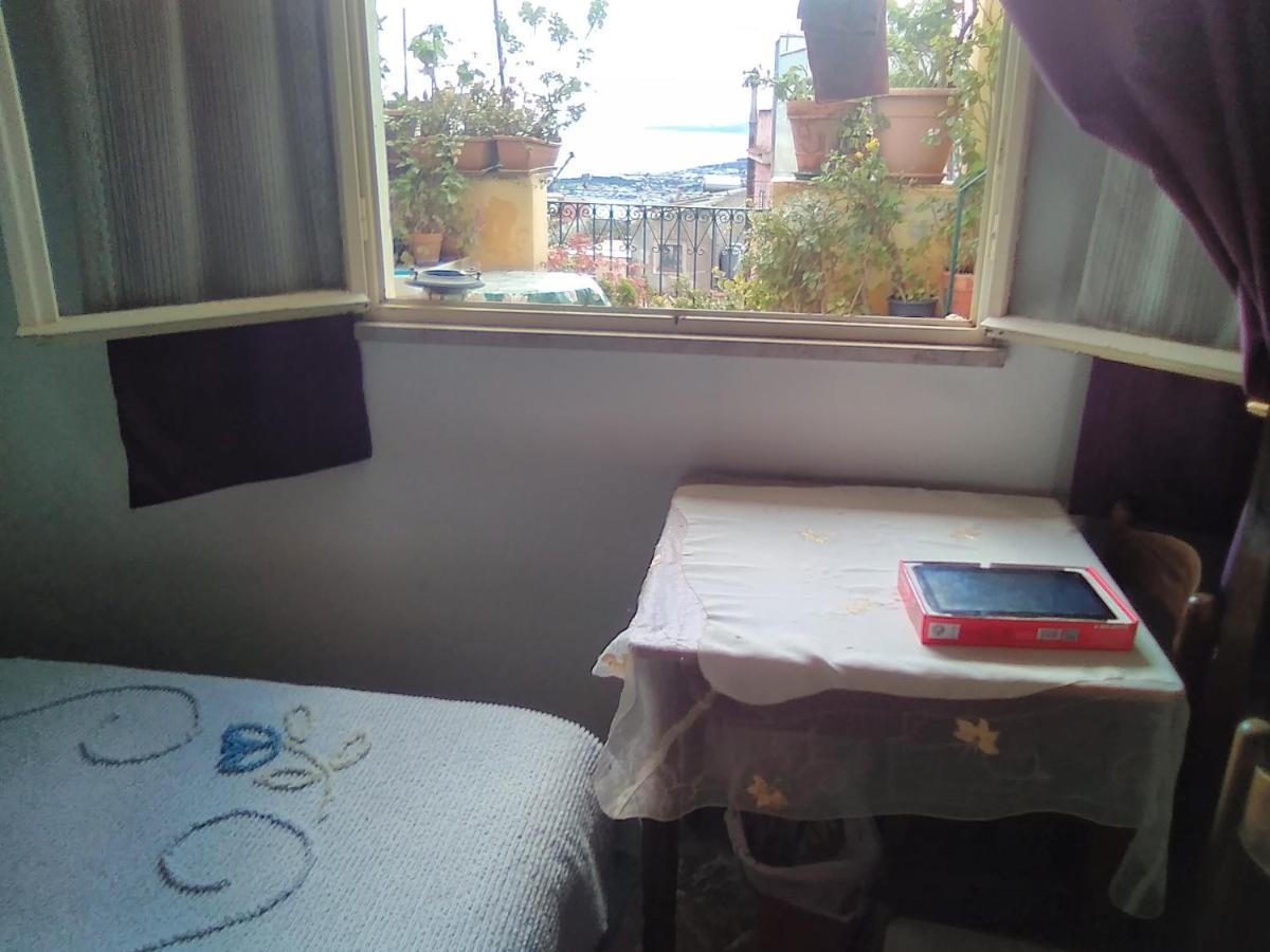 Room In Guest Room - Single Room With Shared Bathroom Taormina Eksteriør bilde