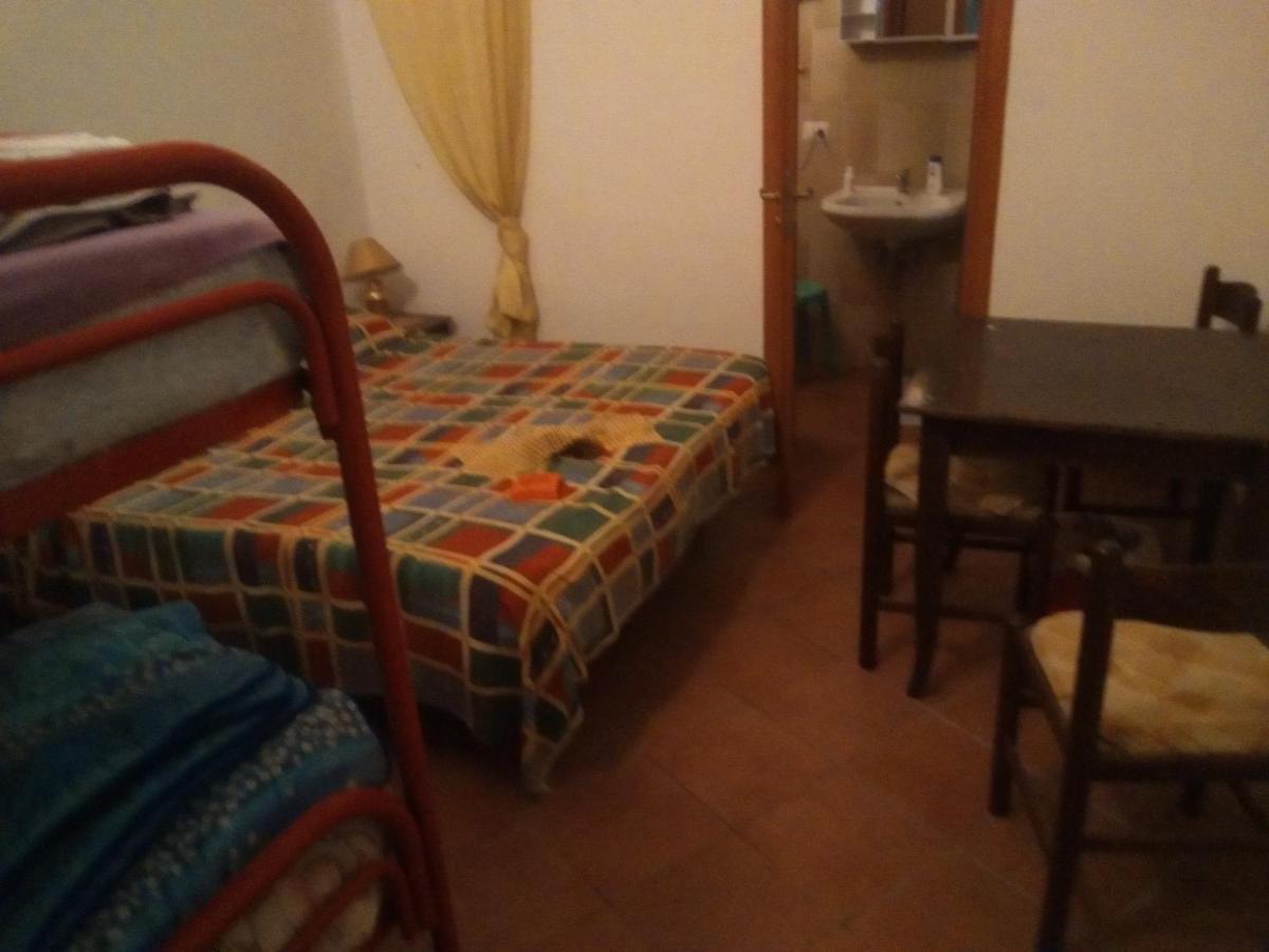 Room In Guest Room - Single Room With Shared Bathroom Taormina Eksteriør bilde