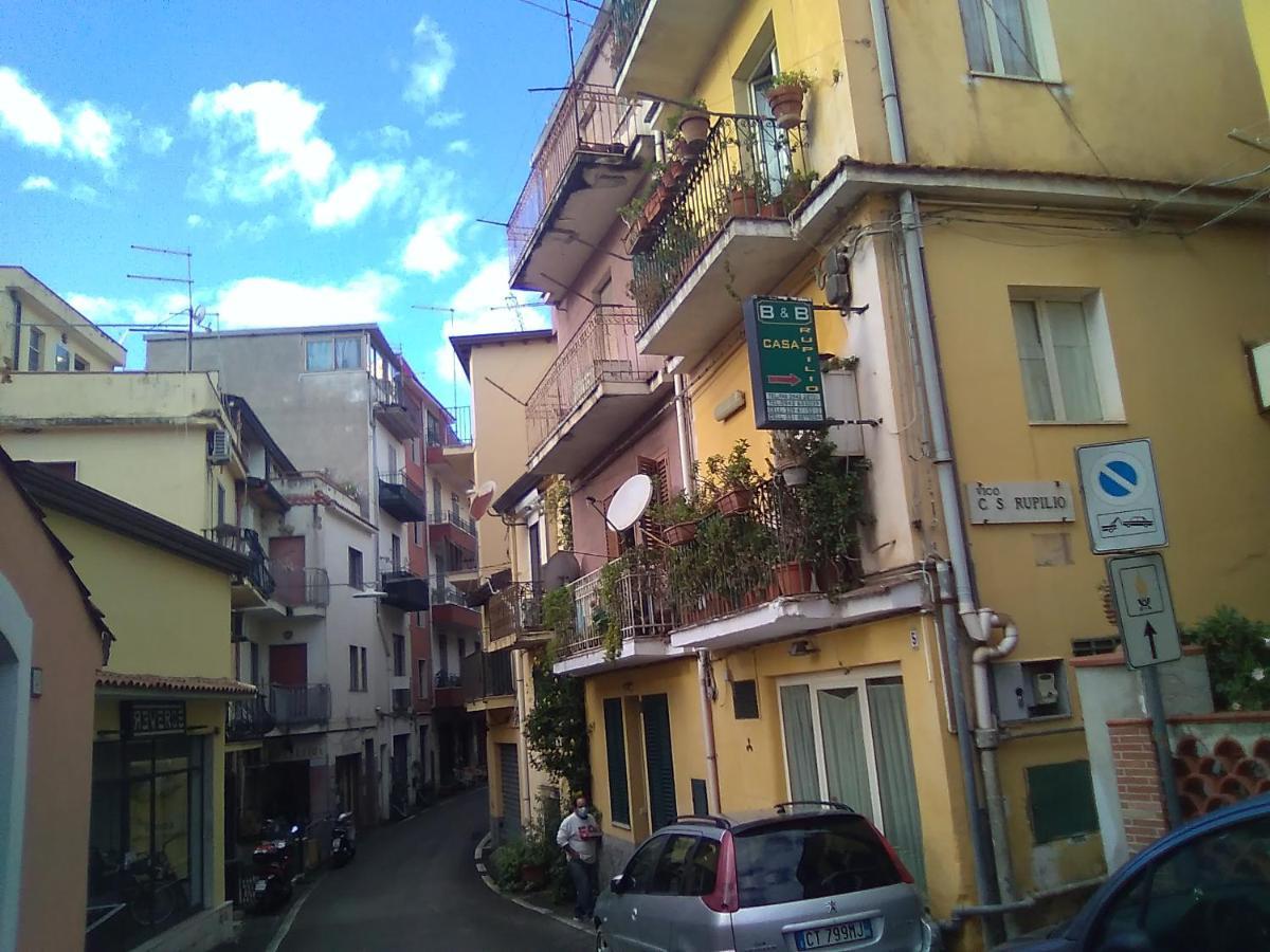 Room In Guest Room - Single Room With Shared Bathroom Taormina Eksteriør bilde
